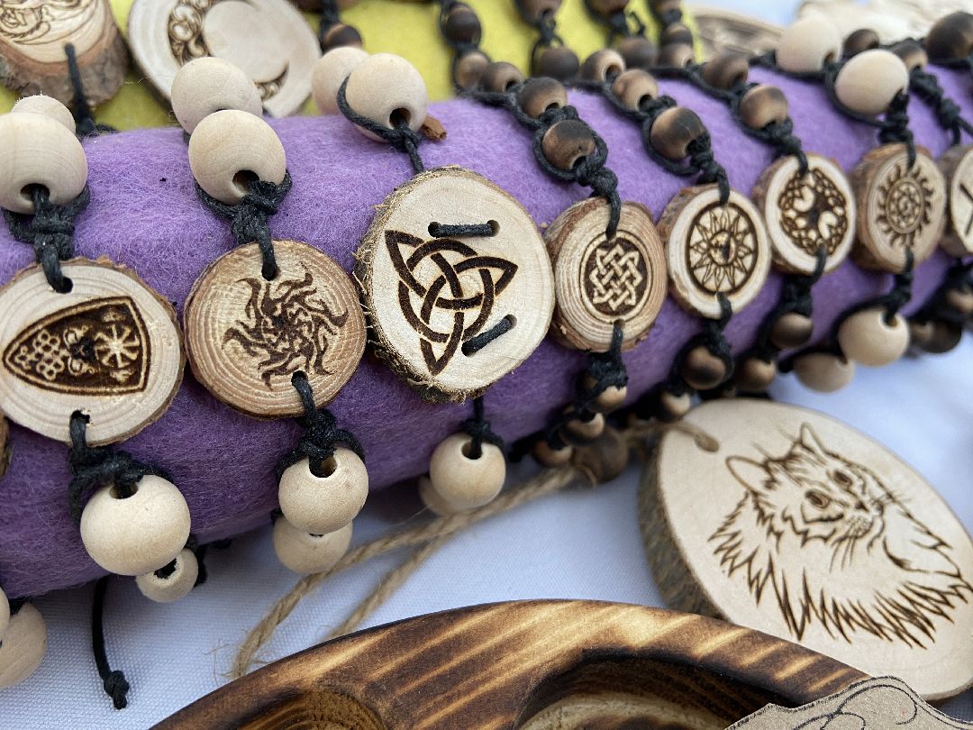 Волоколамск, ярмарка, люди, пенсионеры, глина, ремесло, ручная работа, труд, старинная технология,