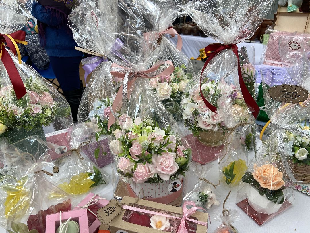 Волоколамск, ярмарка, люди, пенсионеры, глина, ремесло, ручная работа, труд, старинная технология,