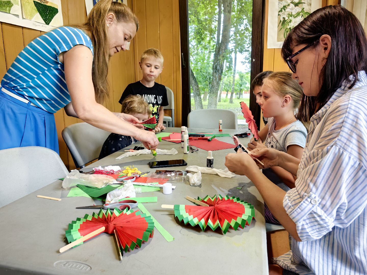 Мастер-класс, веер, парк, гости, бумага, ножницы