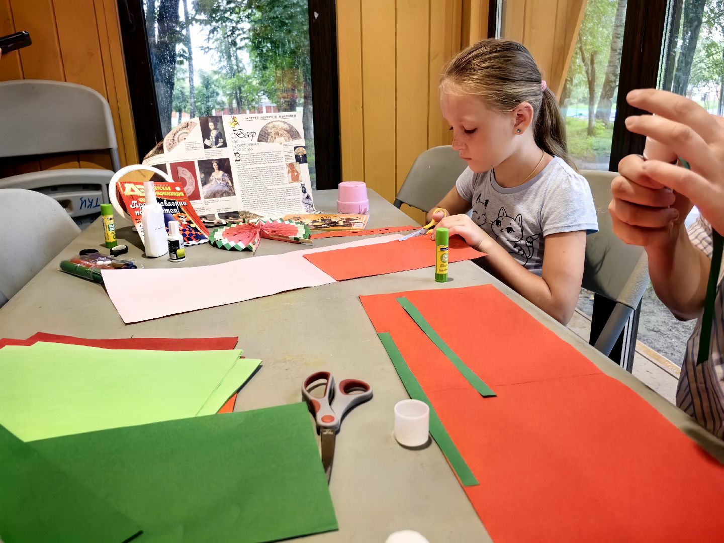 Мастер-класс, веер, парк, гости, бумага, ножницы