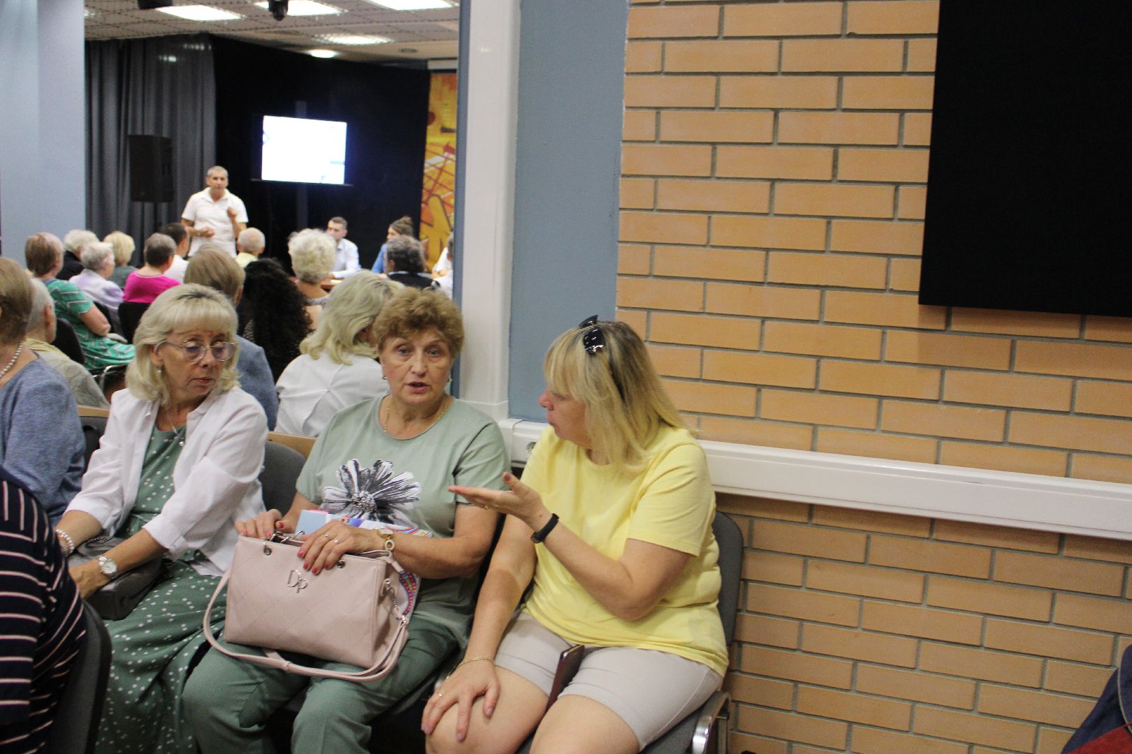 Цифровая безопасность, люди, пенсионеры, банки, мошенники