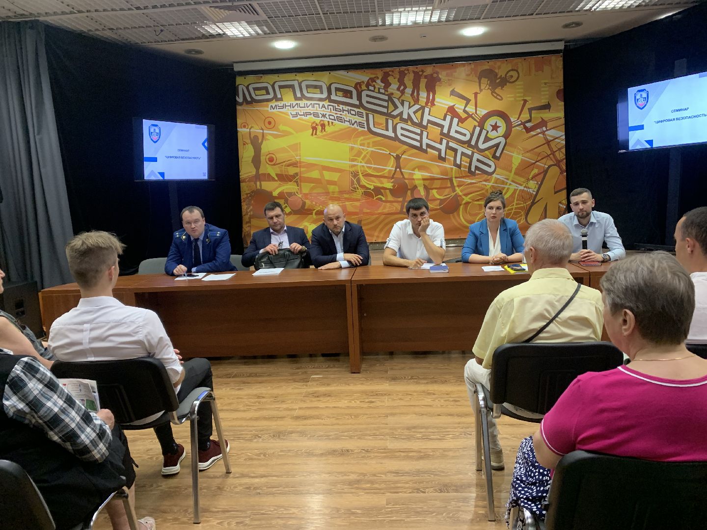 Цифровая безопасность, люди, пенсионеры, банки, мошенники