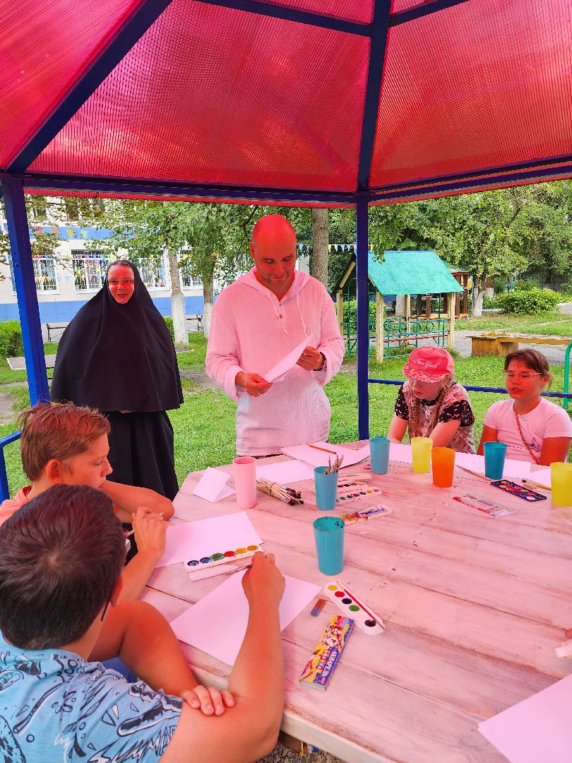 центр серпуховский, дети с ОВЗ, серпухов, владычный монастырь, павлины, рисование,