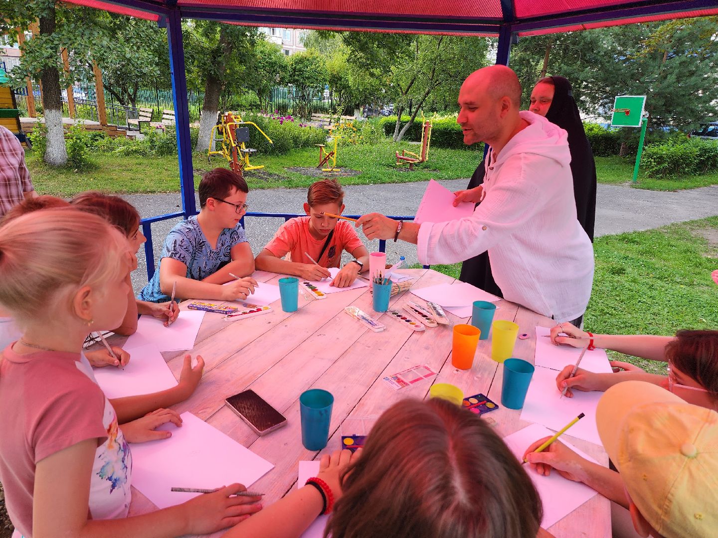 центр серпуховский, дети с ОВЗ, серпухов, владычный монастырь, павлины, рисование,