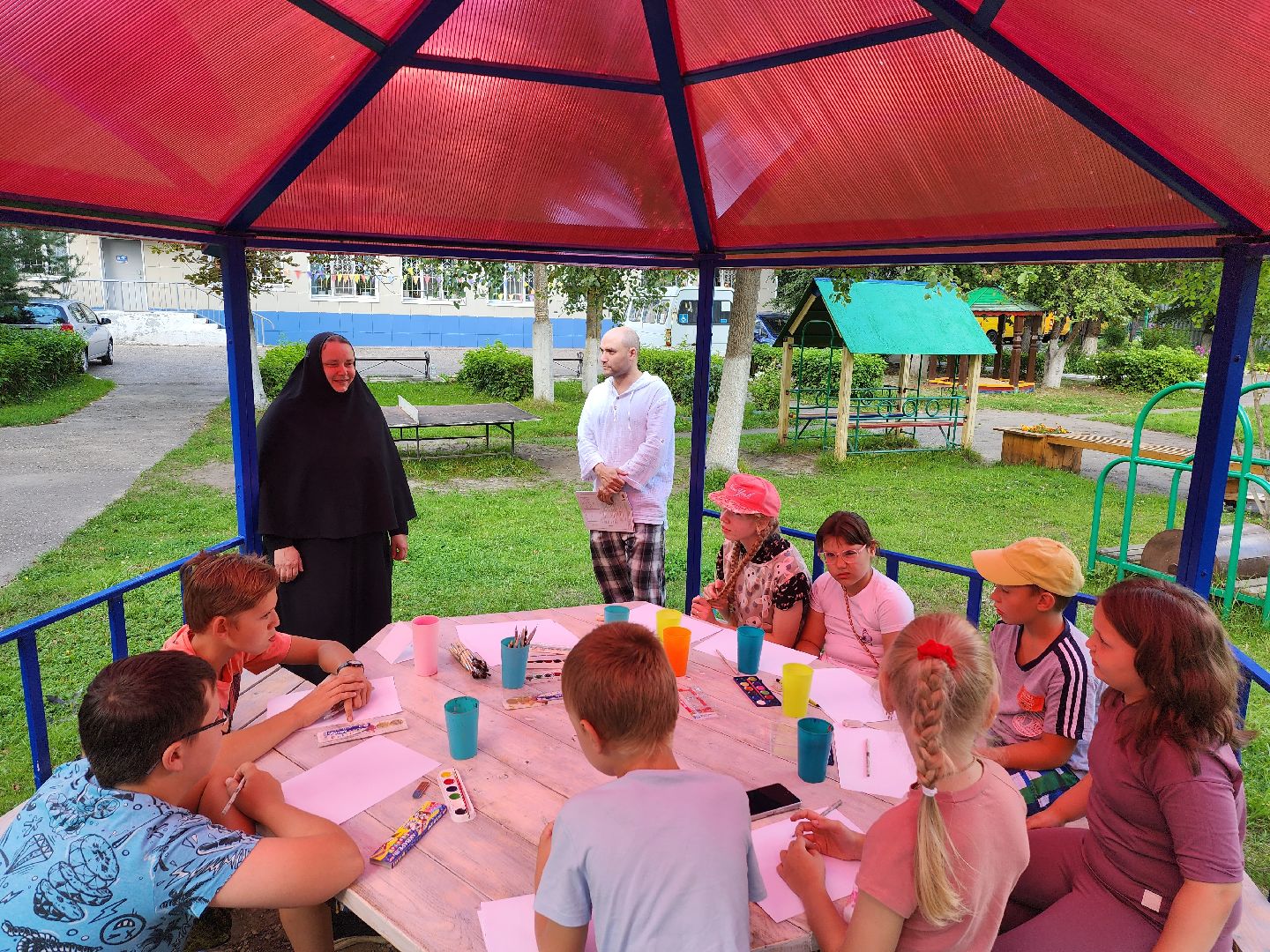 центр серпуховский, дети с ОВЗ, серпухов, владычный монастырь, павлины, рисование,