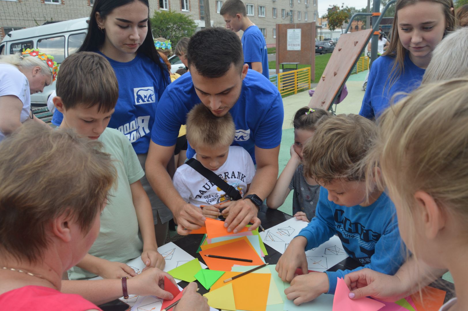 Шатура, Единая Россия, Молодая Гвардия, волонтёры, ростовые куклы, оригами, игры