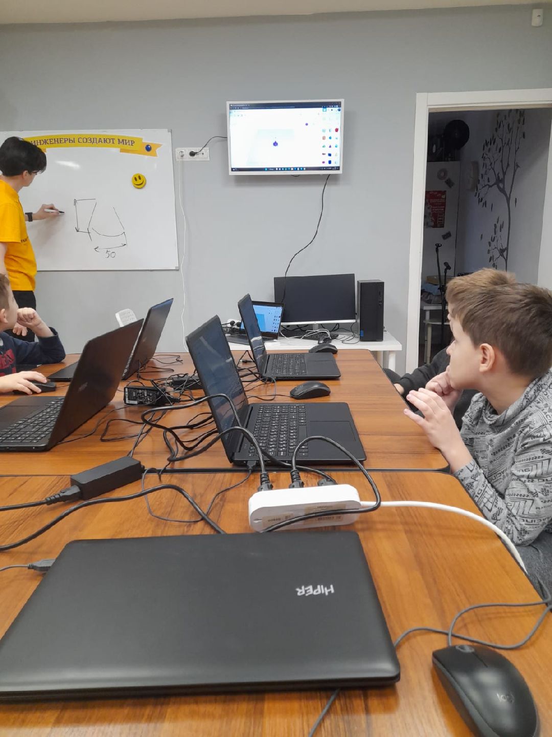 помощь людям, дети,