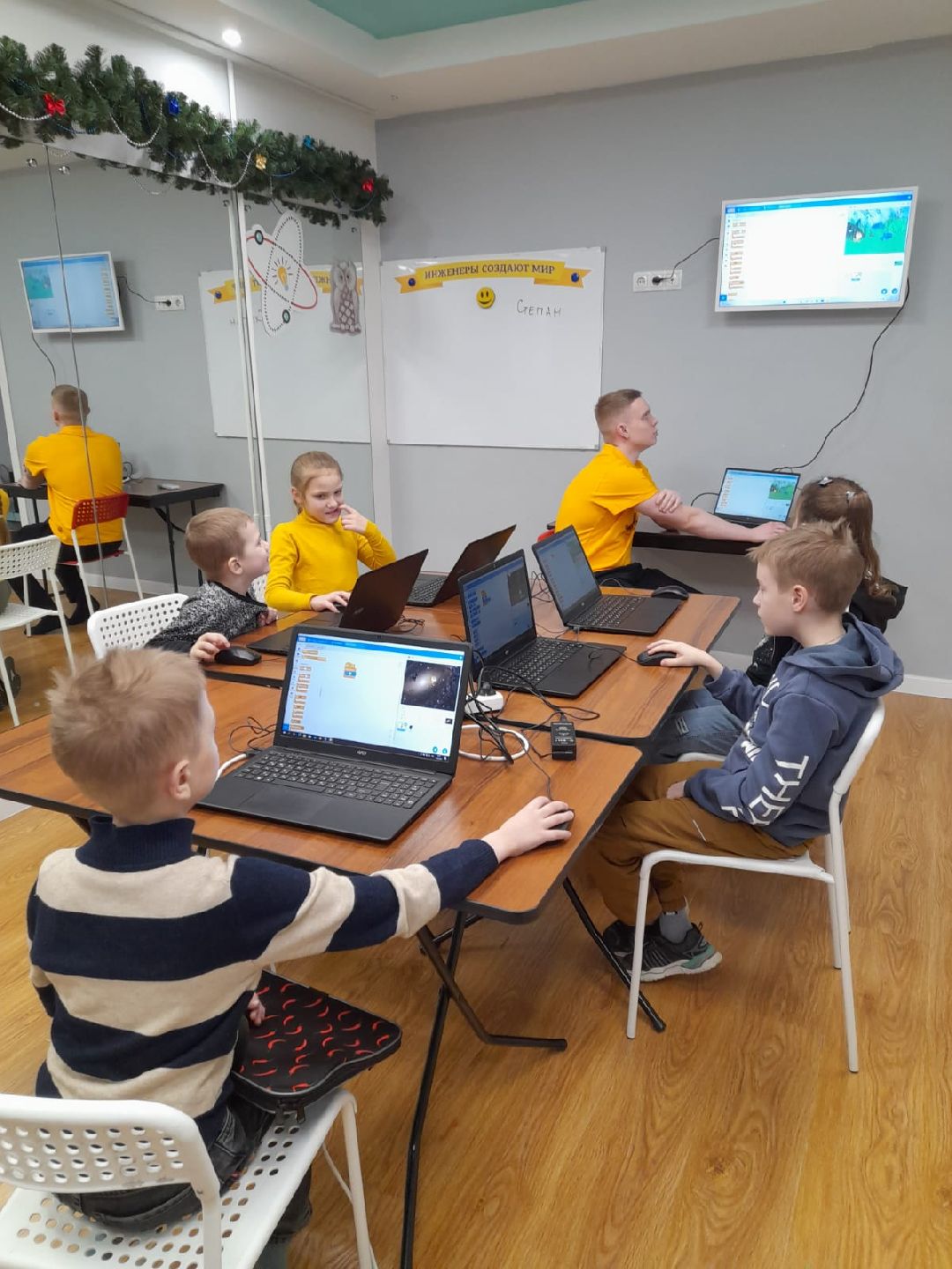 помощь людям, дети,