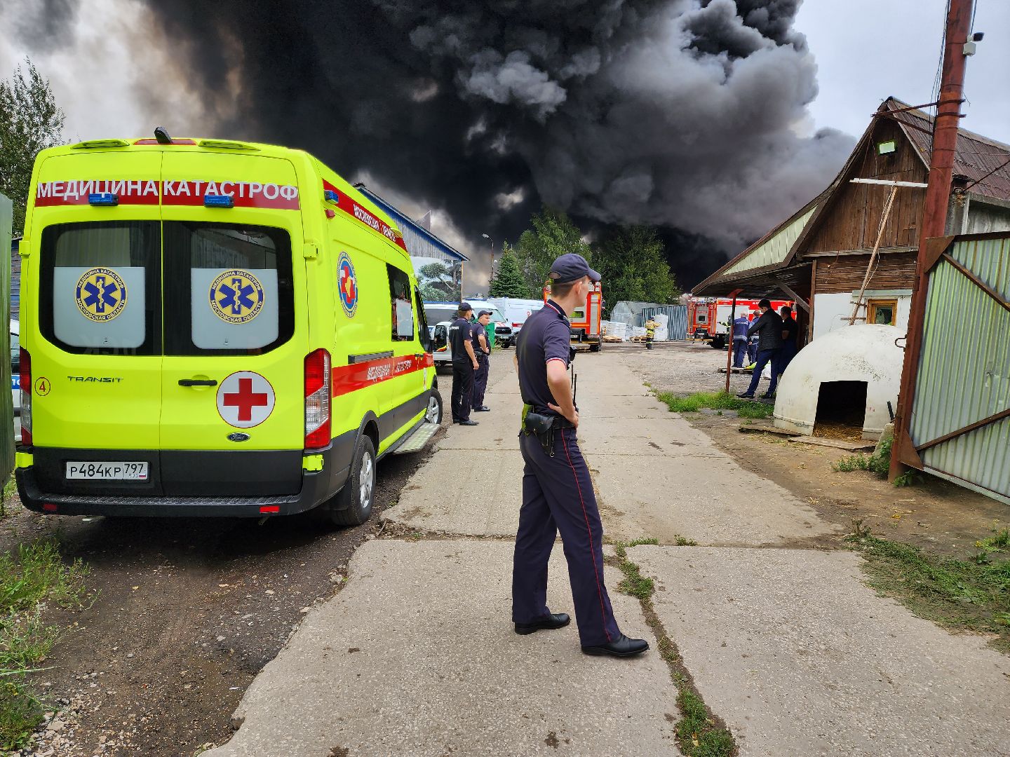 Раменское, ЧП, пожар на складе пластиковых изделий в Раменском, пострадавших нет