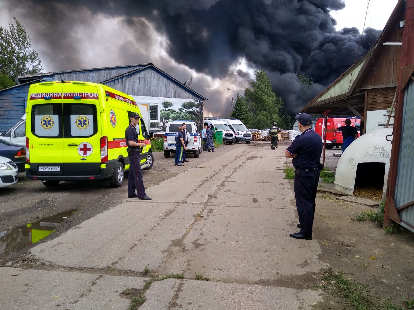 Раменское, ЧП, пожар на донинском шоссе, загорелся склад пластиковых изделий