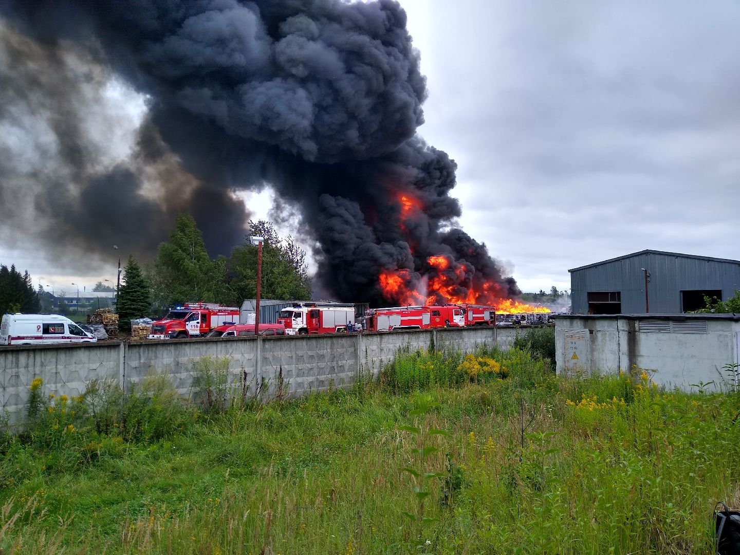 Раменское, ЧП, пожар на донинском шоссе, загорелся склад пластиковых изделий