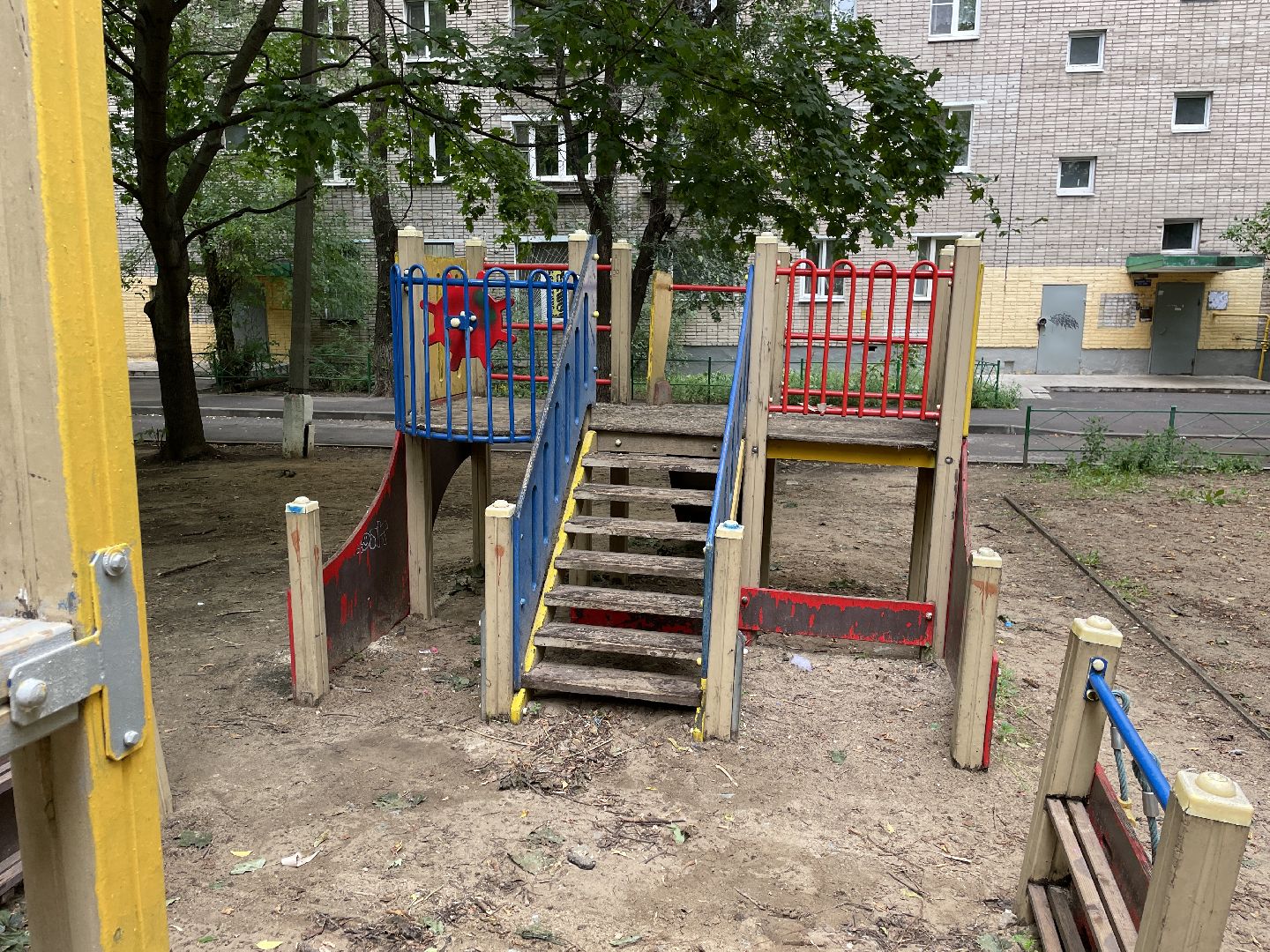 Детская площадка, дефекты, проблемы, обращение жителей