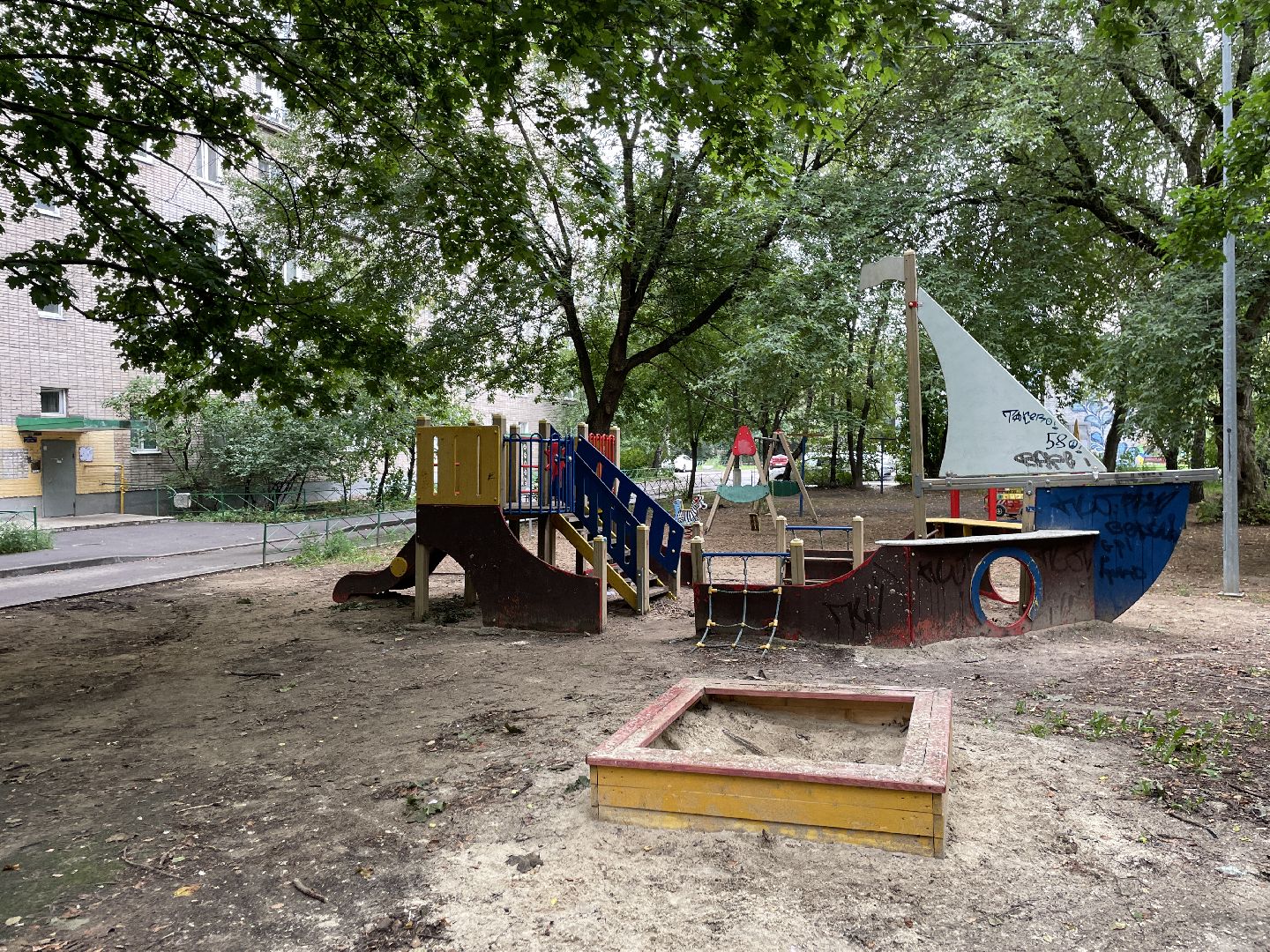 Детская площадка, дефекты, проблемы, обращение жителей