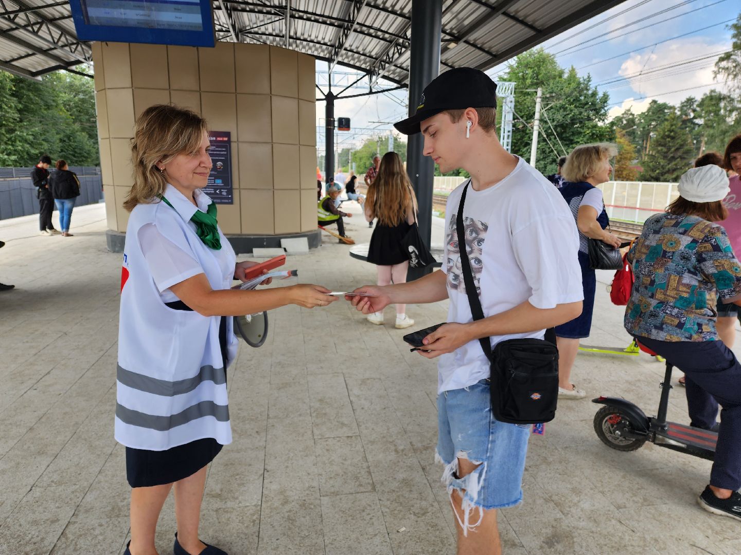 Раменское, транспорт, подготовка к запуску мцд-3, ЦППК информирует пассажиров на платформе