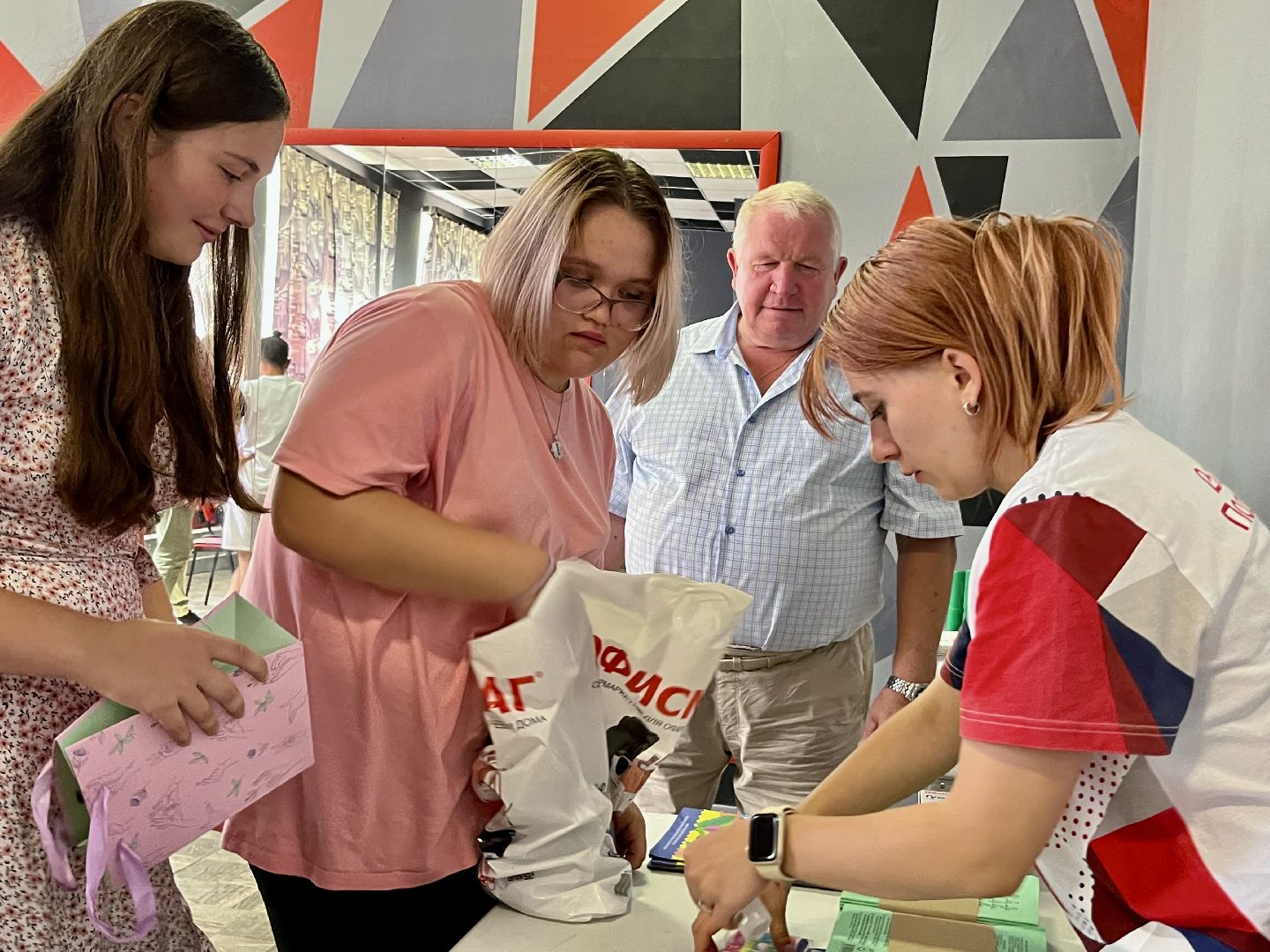 Наро-Фоминск, доброе дело школьникам Донбасса, собери ребёнка в школу, дети Донбасса, День знаний, благотворительная акция, Александр Барановв