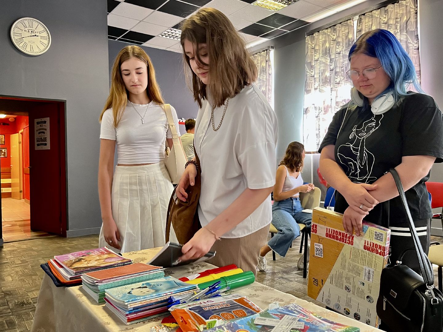 Наро-Фоминск, доброе дело школьникам Донбасса, собери ребёнка в школу, дети Донбасса, День знаний, благотворительная акция, Александр Барановв