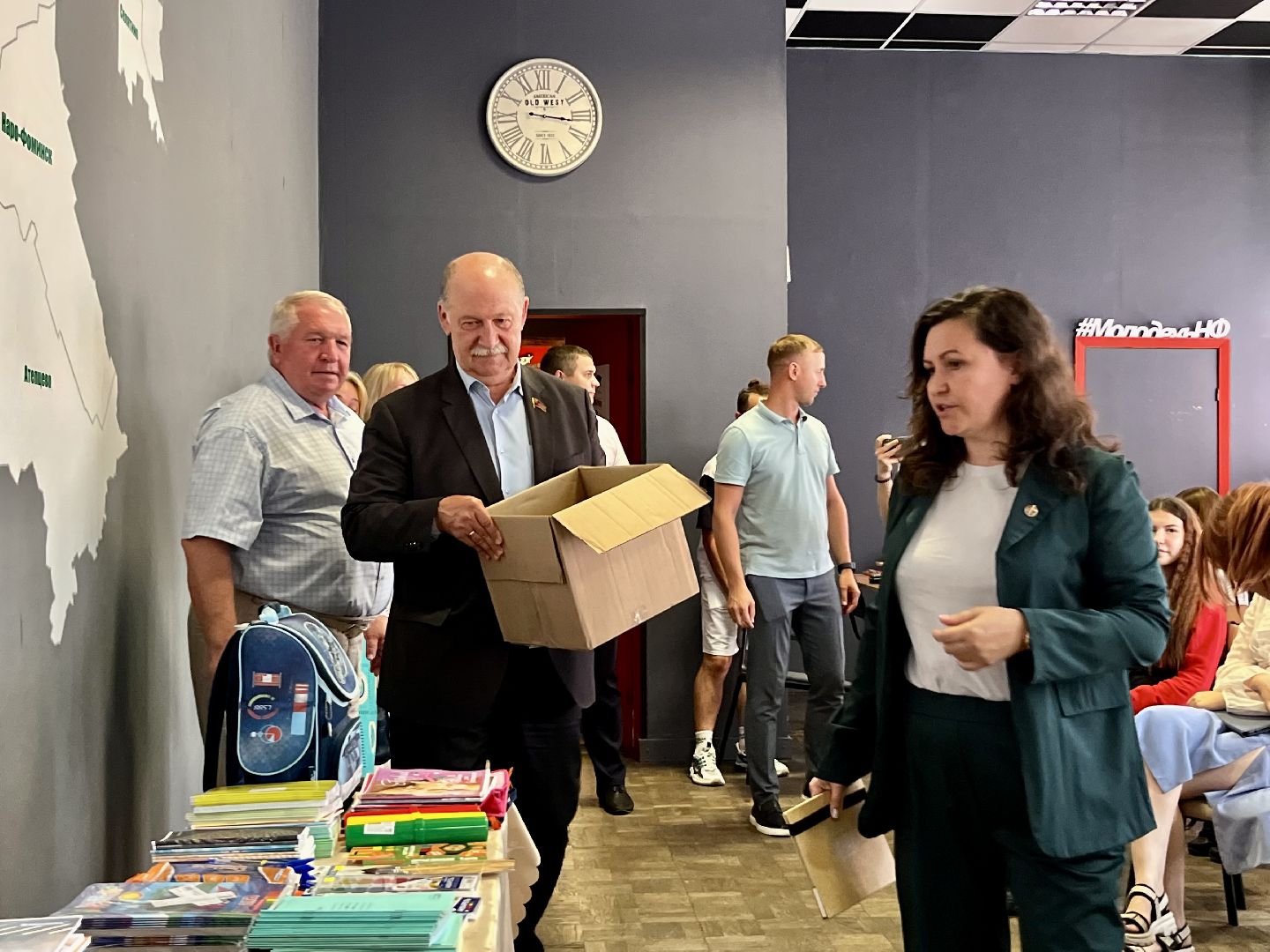 Наро-Фоминск, доброе дело школьникам Донбасса, собери ребёнка в школу, дети Донбасса, День знаний, благотворительная акция, Александр Барановв