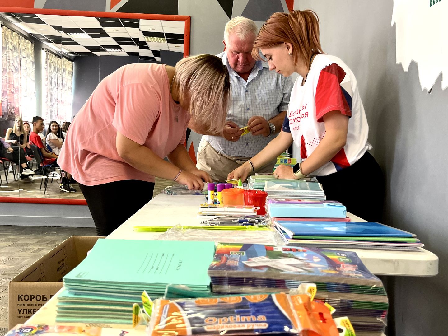 Наро-Фоминск, доброе дело школьникам Донбасса, собери ребёнка в школу, дети Донбасса, День знаний, благотворительная акция, Александр Барановв