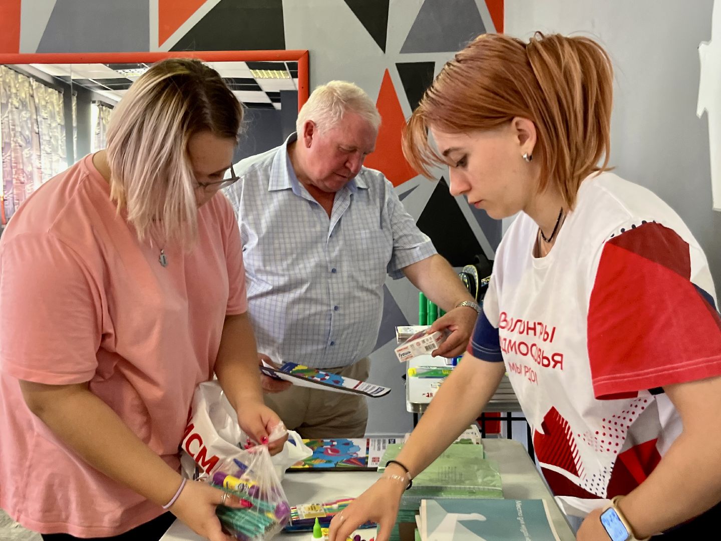 Наро-Фоминск, доброе дело школьникам Донбасса, собери ребёнка в школу, дети Донбасса, День знаний, благотворительная акция, Александр Барановв