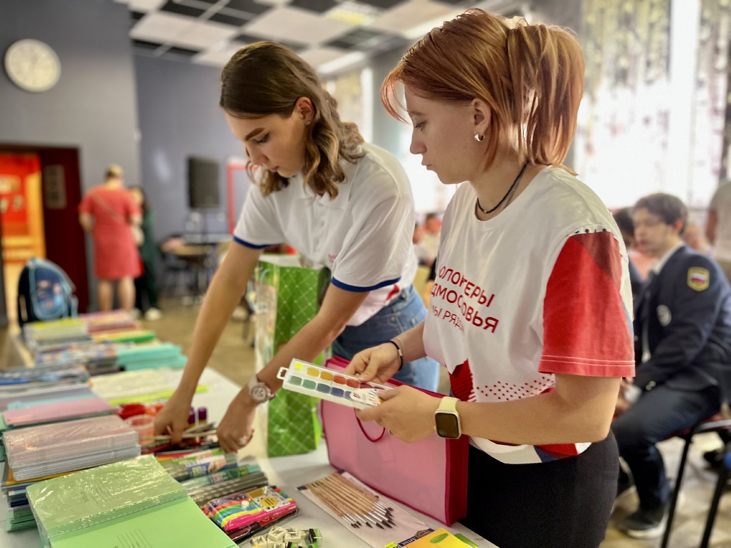 Наро-Фоминск, доброе дело школьникам Донбасса, собери ребёнка в школу, дети Донбасса, День знаний, благотворительная акция, Александр Барановв