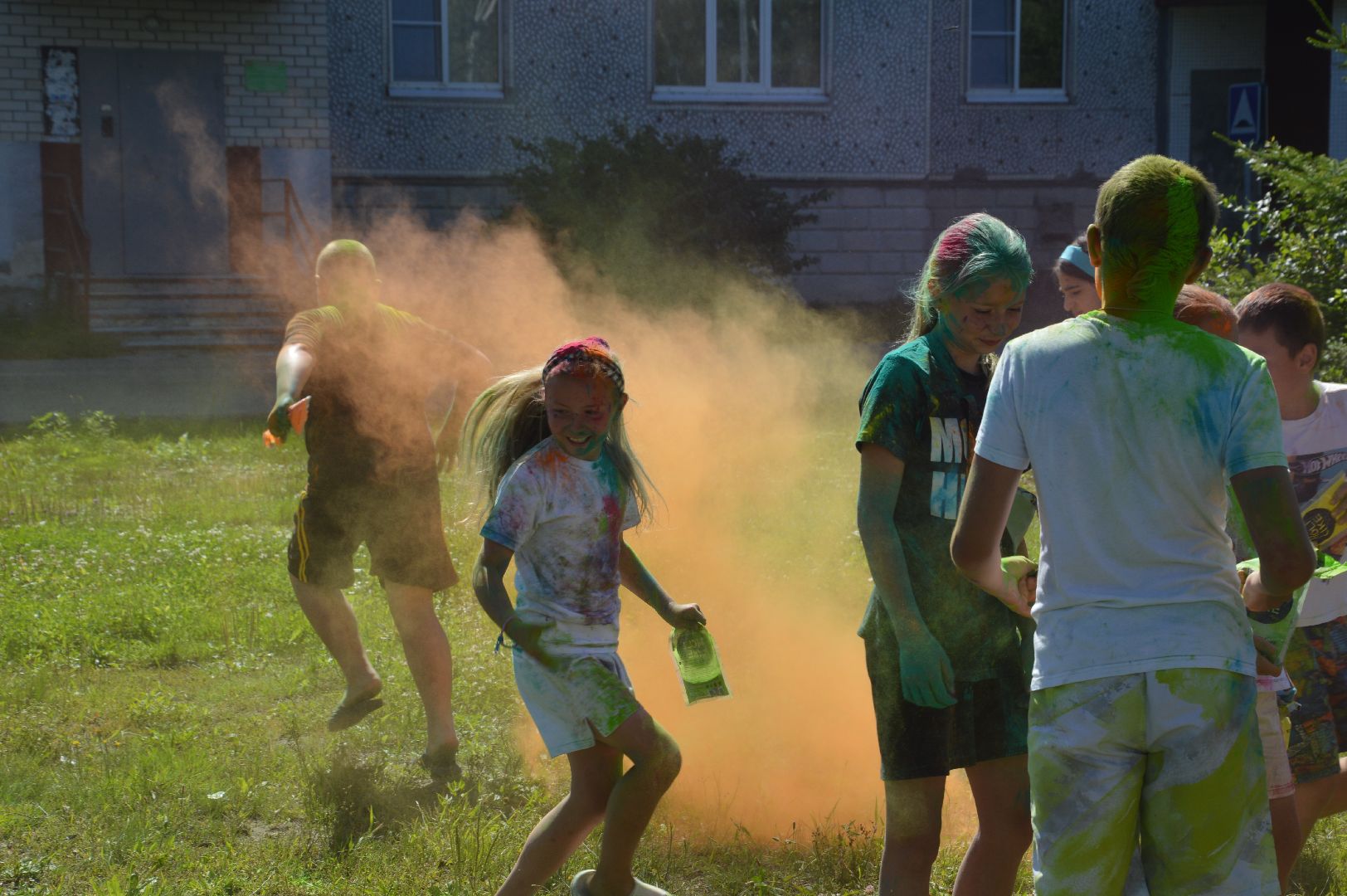 Шатура, Керва, краски Холи, Холи Индия, праздник двора