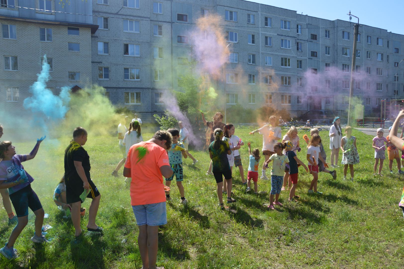 Шатура, Керва, краски Холи, Холи Индия, праздник двора