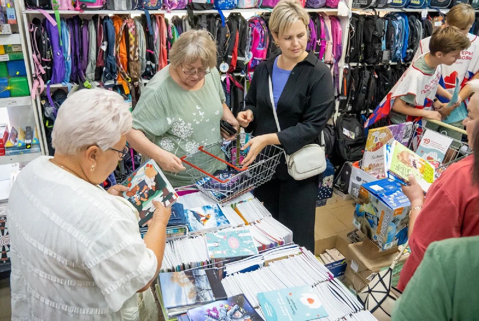 Акция, МИСК, волонтеры Подмосковья, канцтовары, гуманитарная помощь, дети Донбасса, общественная палата