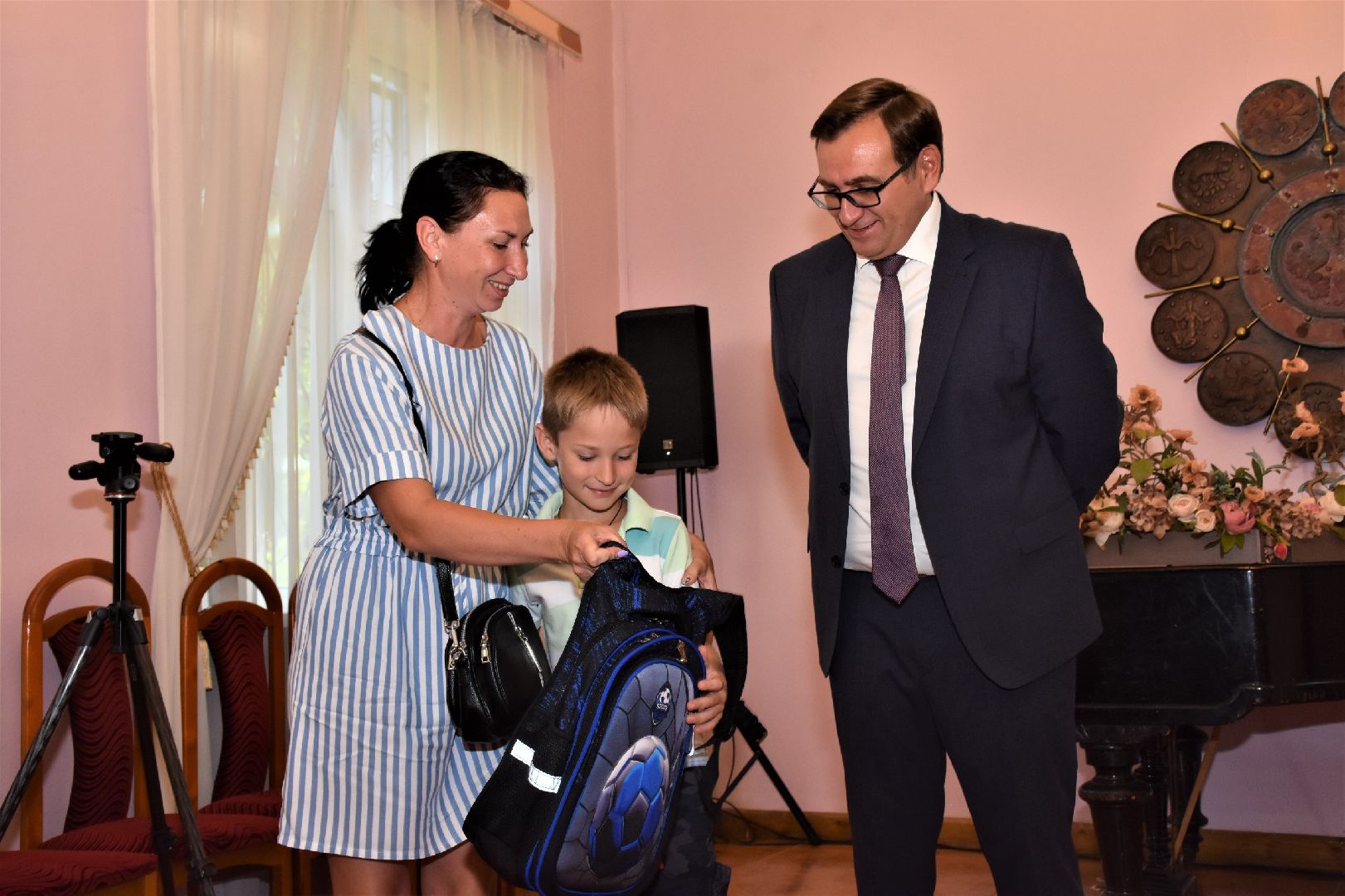 подарок, рюкзак, канцтовары, малообеспеченные, семьи