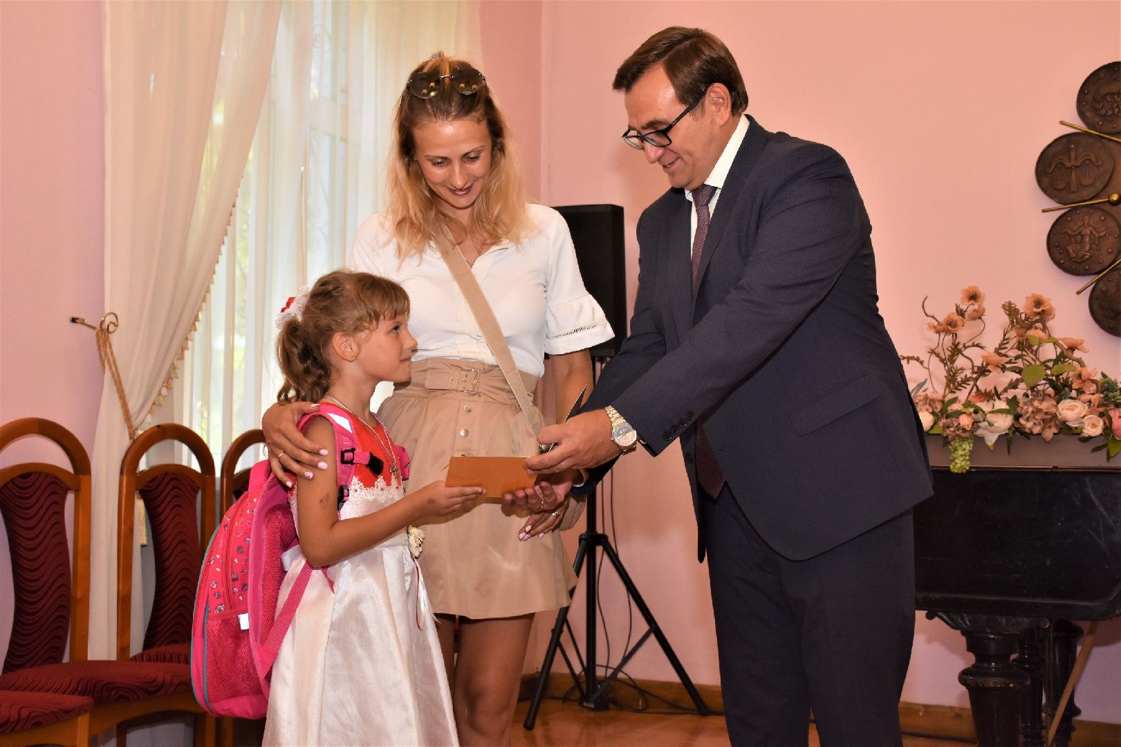 подарок, рюкзак, канцтовары, малообеспеченные, семьи