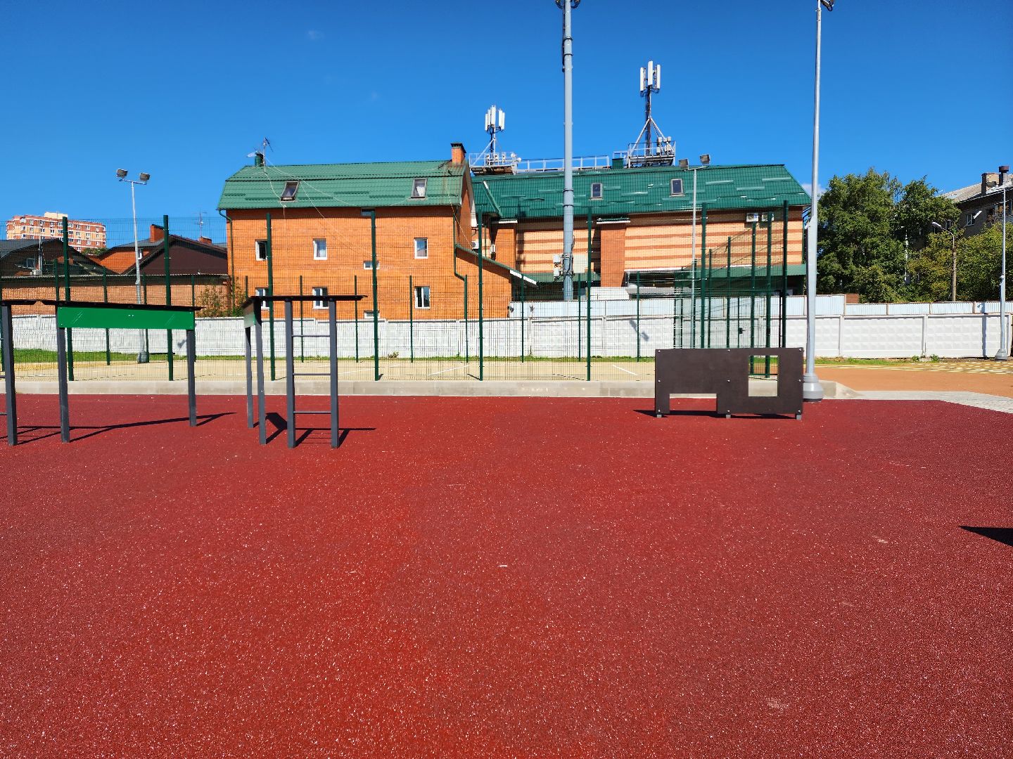 Раменское, благоустройство, на территории Раменской средней школы №6 оборудовали новую спортивную площадку