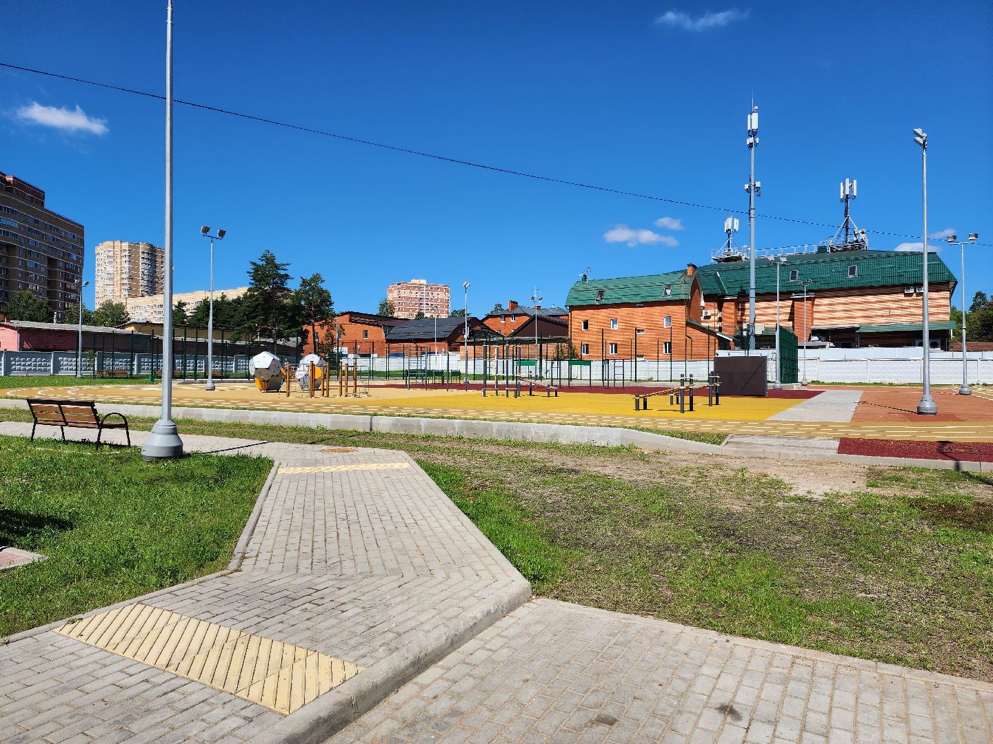 Раменское, благоустройство, на территории Раменской средней школы №6 оборудовали новую спортивную площадку