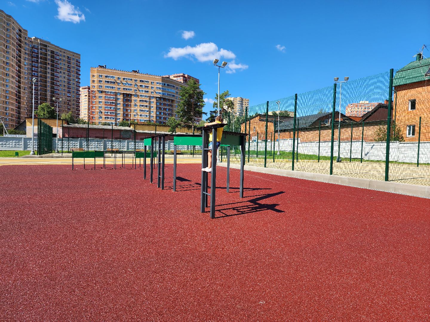 Раменское, благоустройство, на территории Раменской средней школы №6 оборудовали новую спортивную площадку