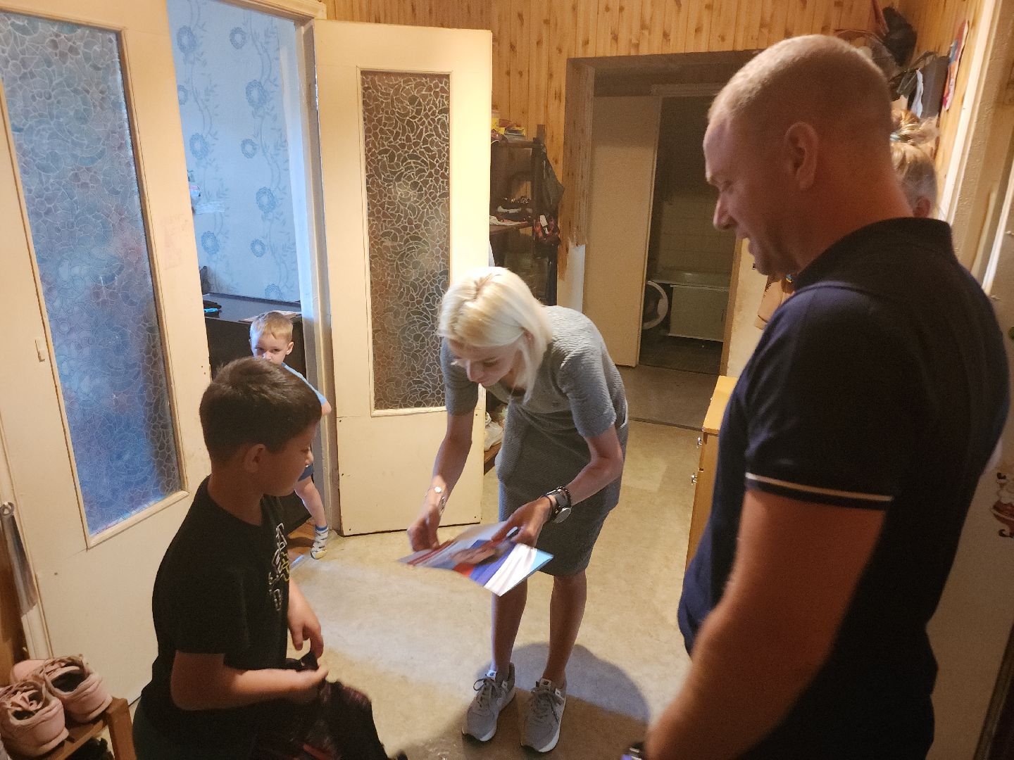 дети; подарочный рюкзак; день знаний; команда губернатора