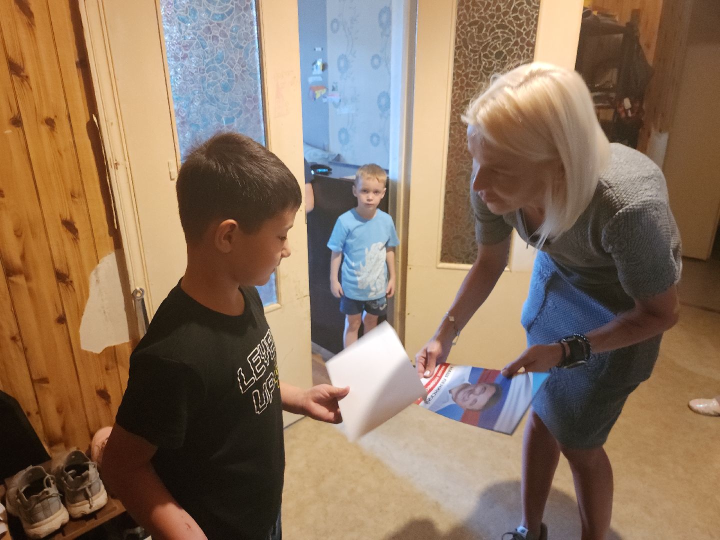 дети; подарочный рюкзак; день знаний; команда губернатора