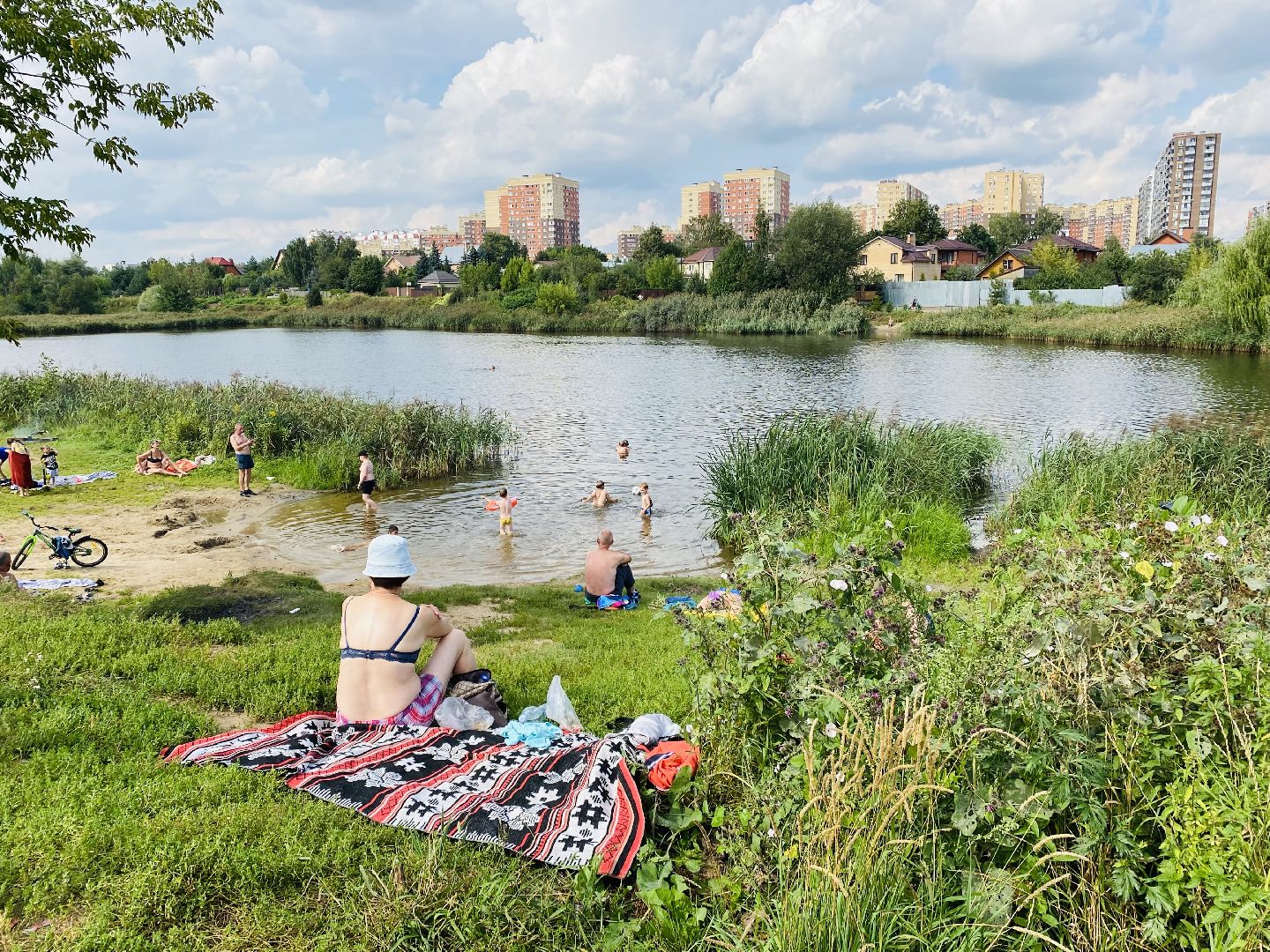 Балашиха, Малый Саввинский пруд, купальный сезон, лето прощай