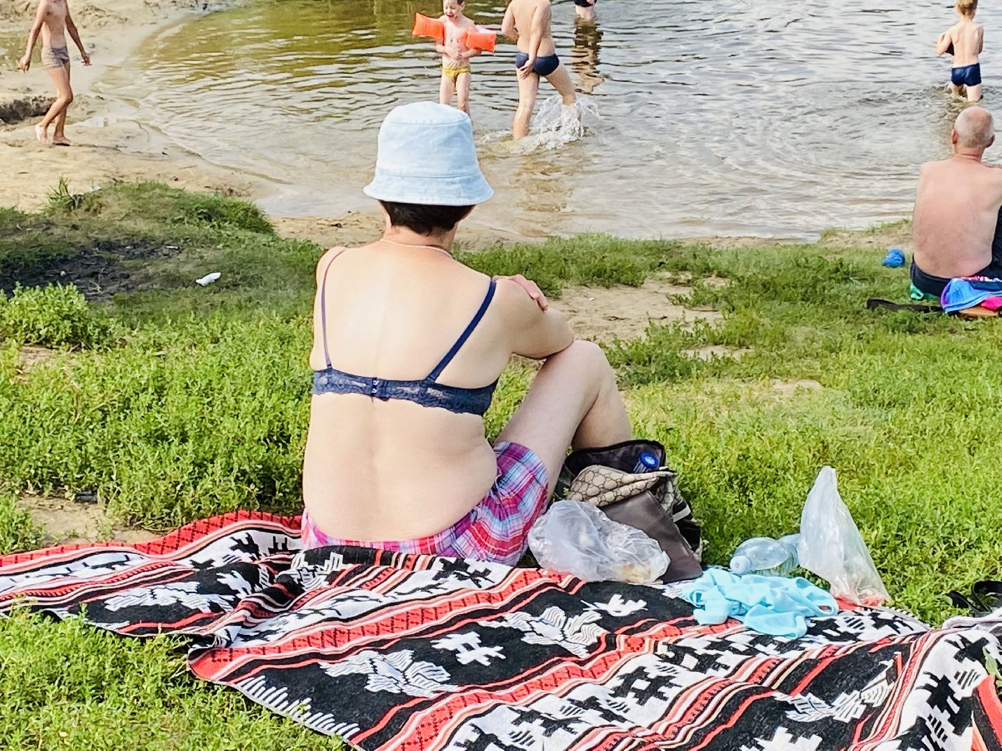 Балашиха, Малый Саввинский пруд, купальный сезон, лето прощай