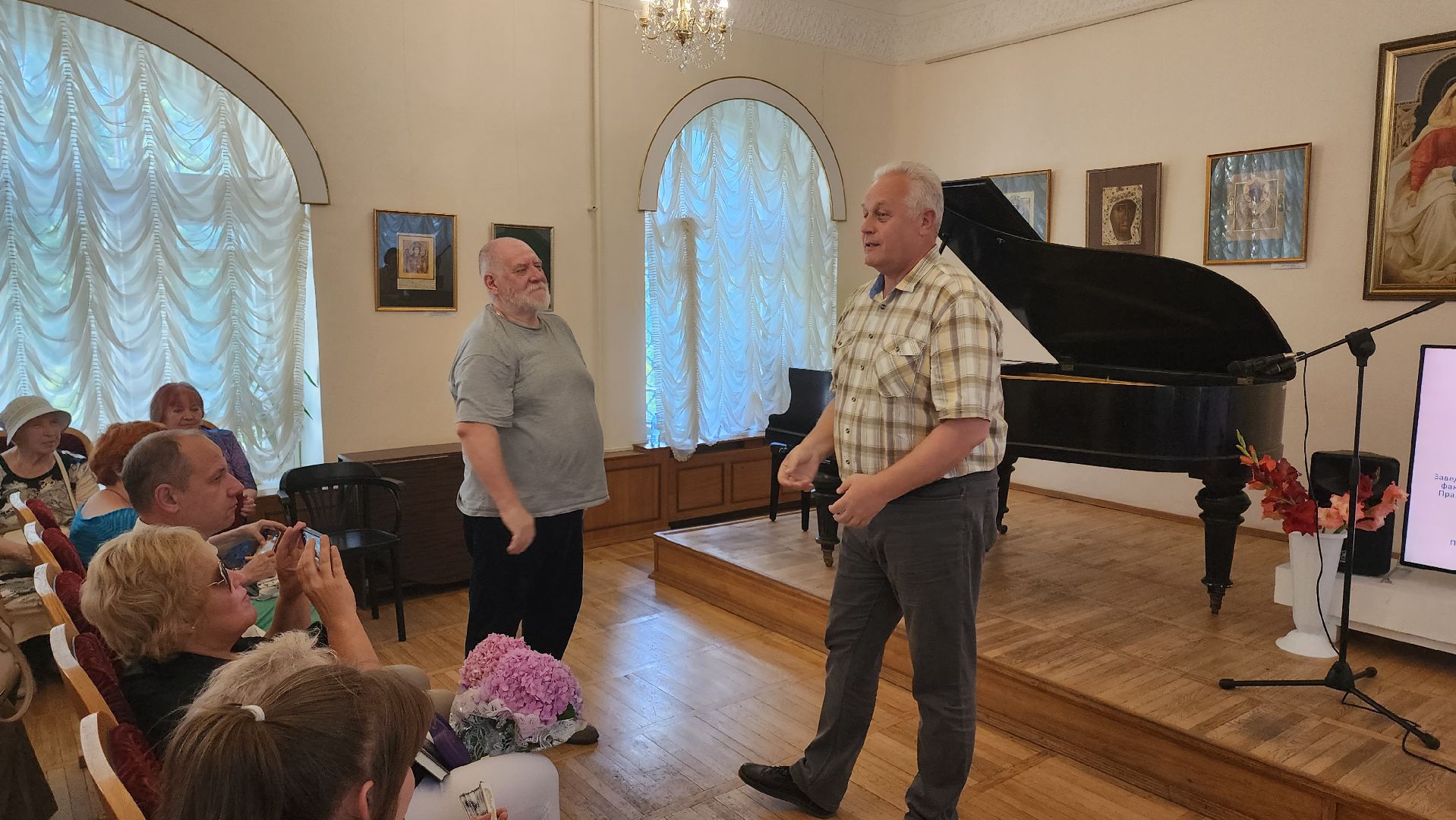 Кашира, выставка, Евгений Максимов, народный художник РФ, иконы, монументализм