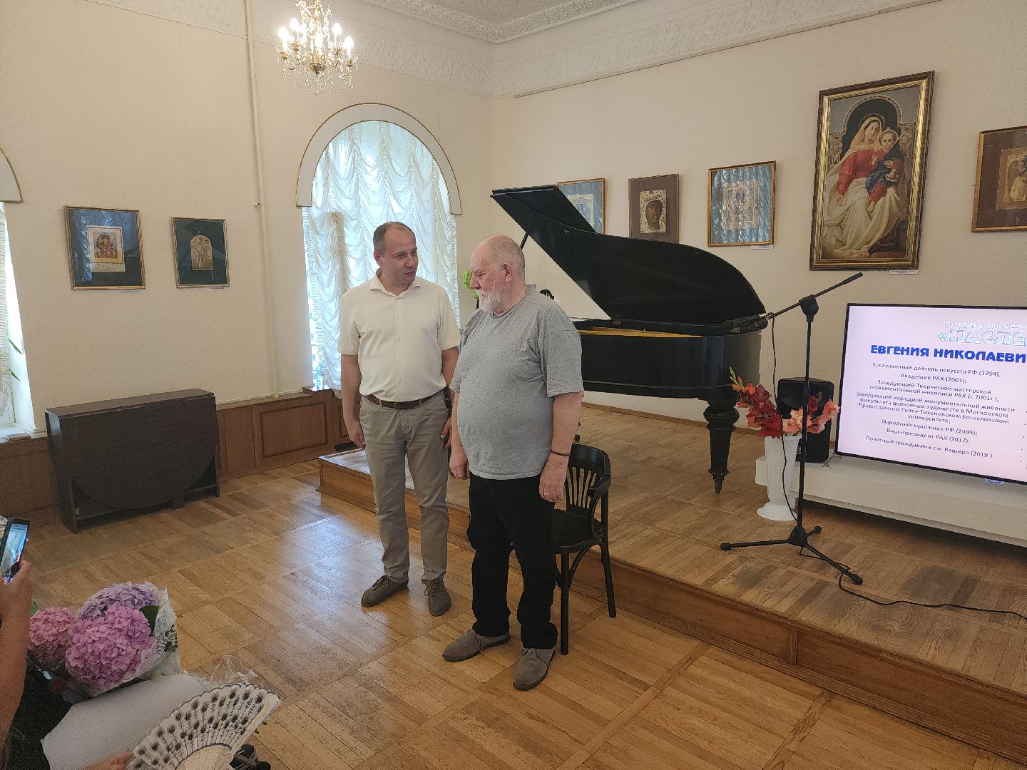 Кашира, выставка, Евгений Максимов, народный художник РФ, иконы, монументализм