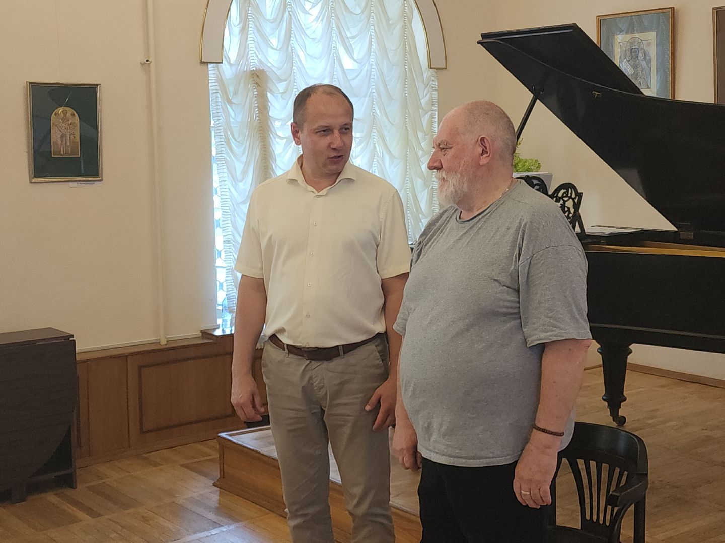 Кашира, выставка, Евгений Максимов, народный художник РФ, иконы, монументализм