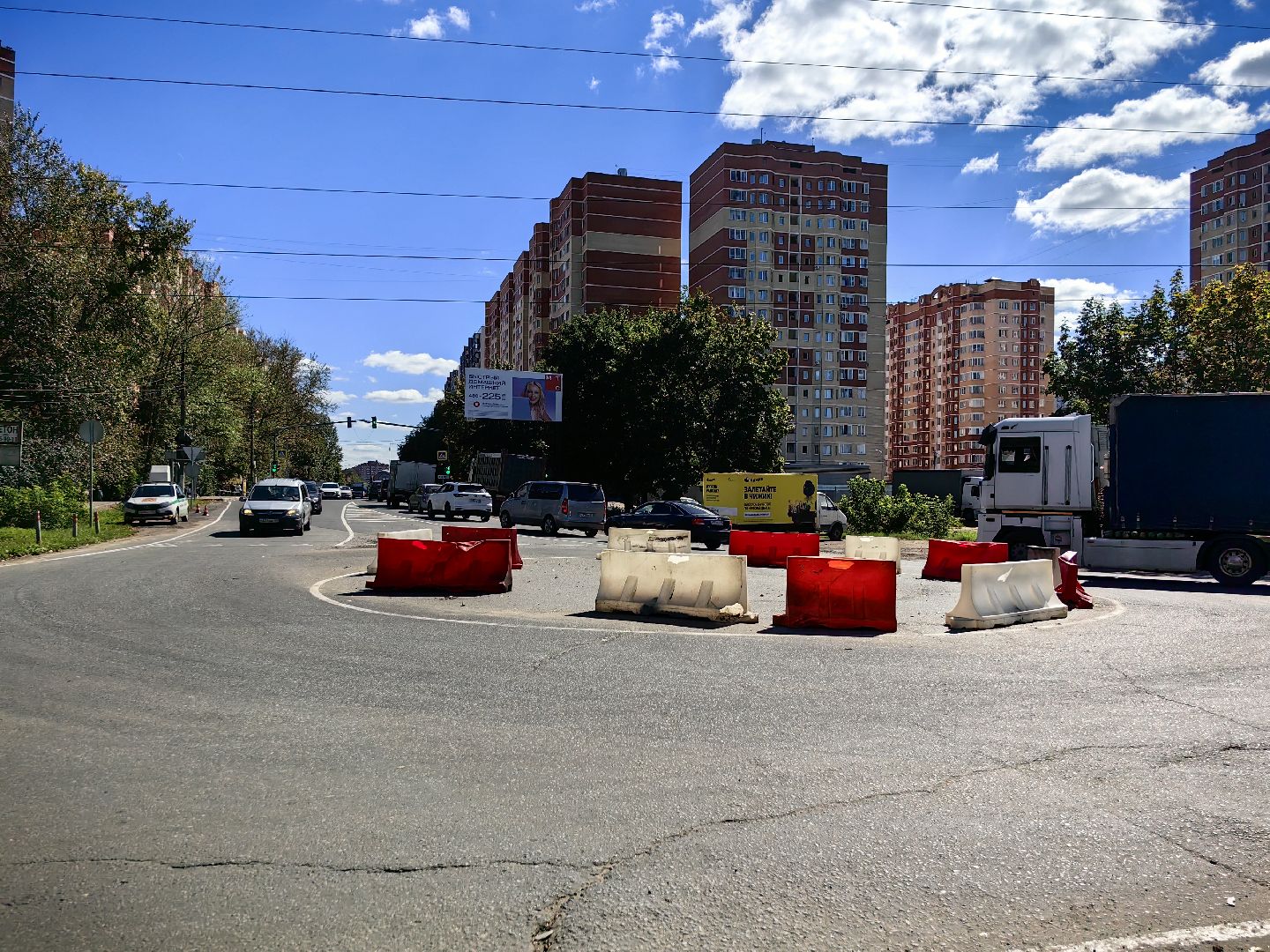 Знак, круговое движение, пробки, перекрёсток