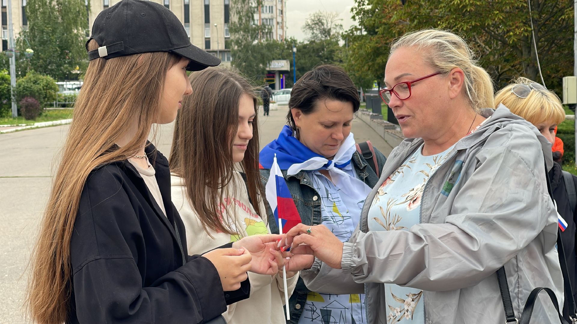 Одинцово, флаг, акция, общественная организация, мамина помощь, день флага, флаг, акция, сувенир, подарок, воспитание,