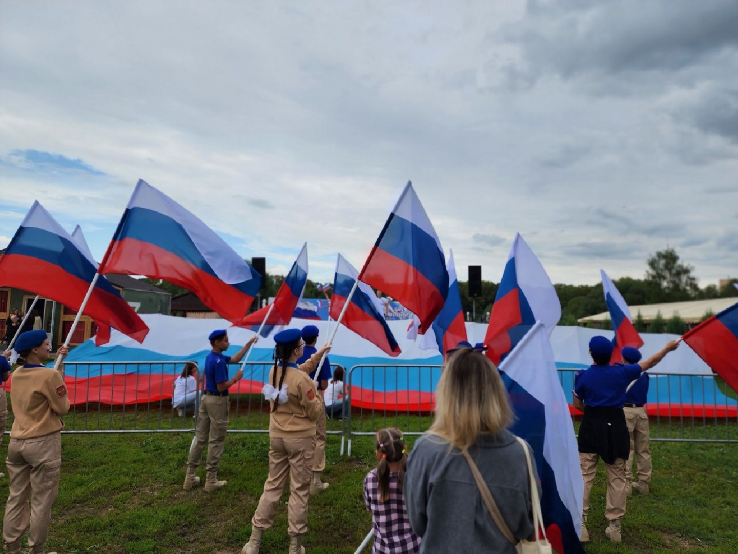 Солнечногорск, Флаг России, триколор, Сенеж, флешмоб