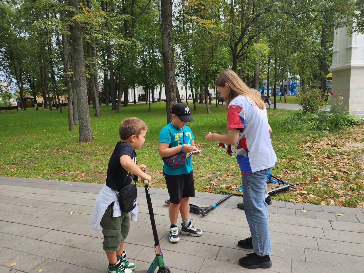 Серпухов, Подмосковье, День флага, парк, МГЕР, волонтеры, концерт