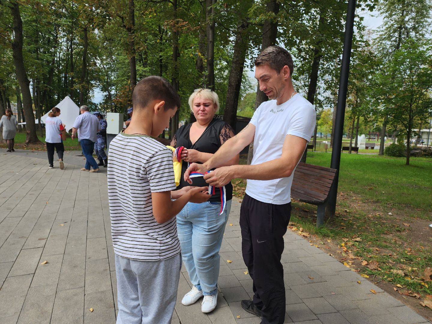 Серпухов, Подмосковье, День флага, парк, МГЕР, волонтеры, концерт