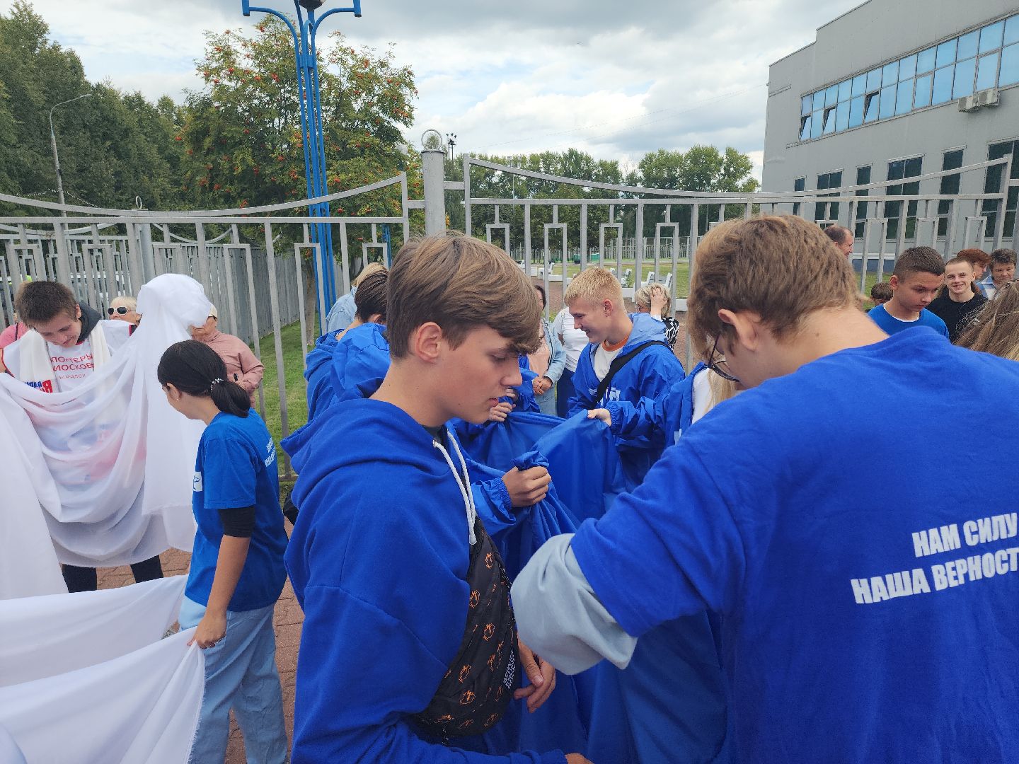 Кашира, волонтёры, день государственного флага россии, акция, флешмоб, триколор