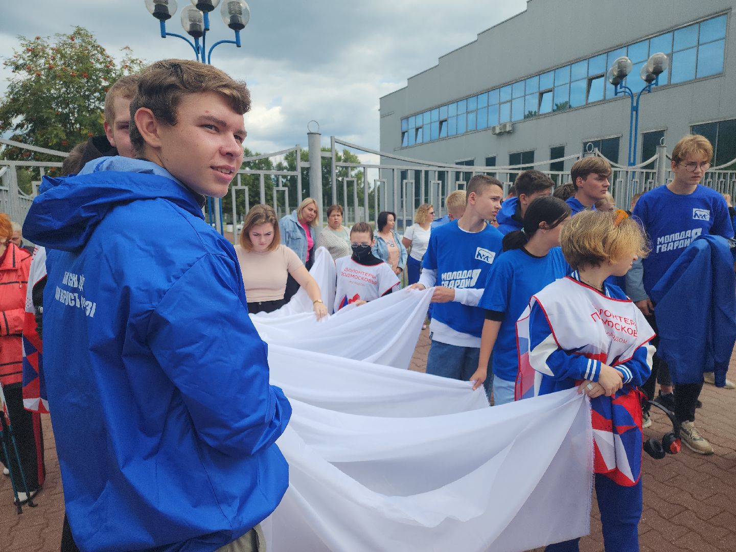 Кашира, волонтёры, день государственного флага россии, акция, флешмоб, триколор