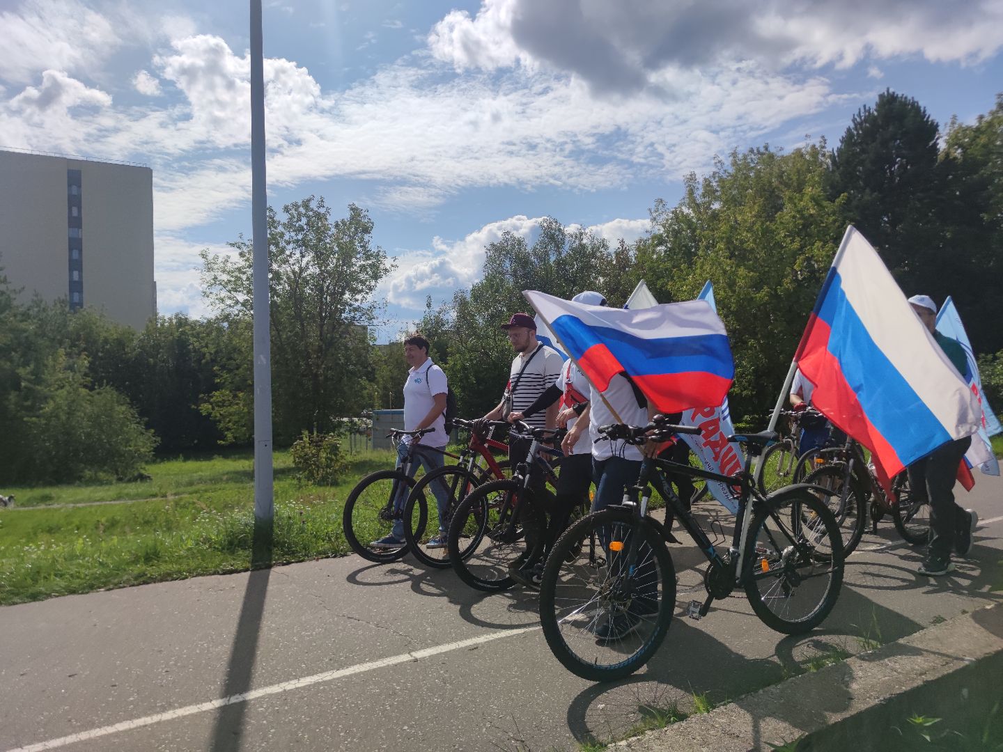 День российского флага, триколор, волонтеры, Дубна