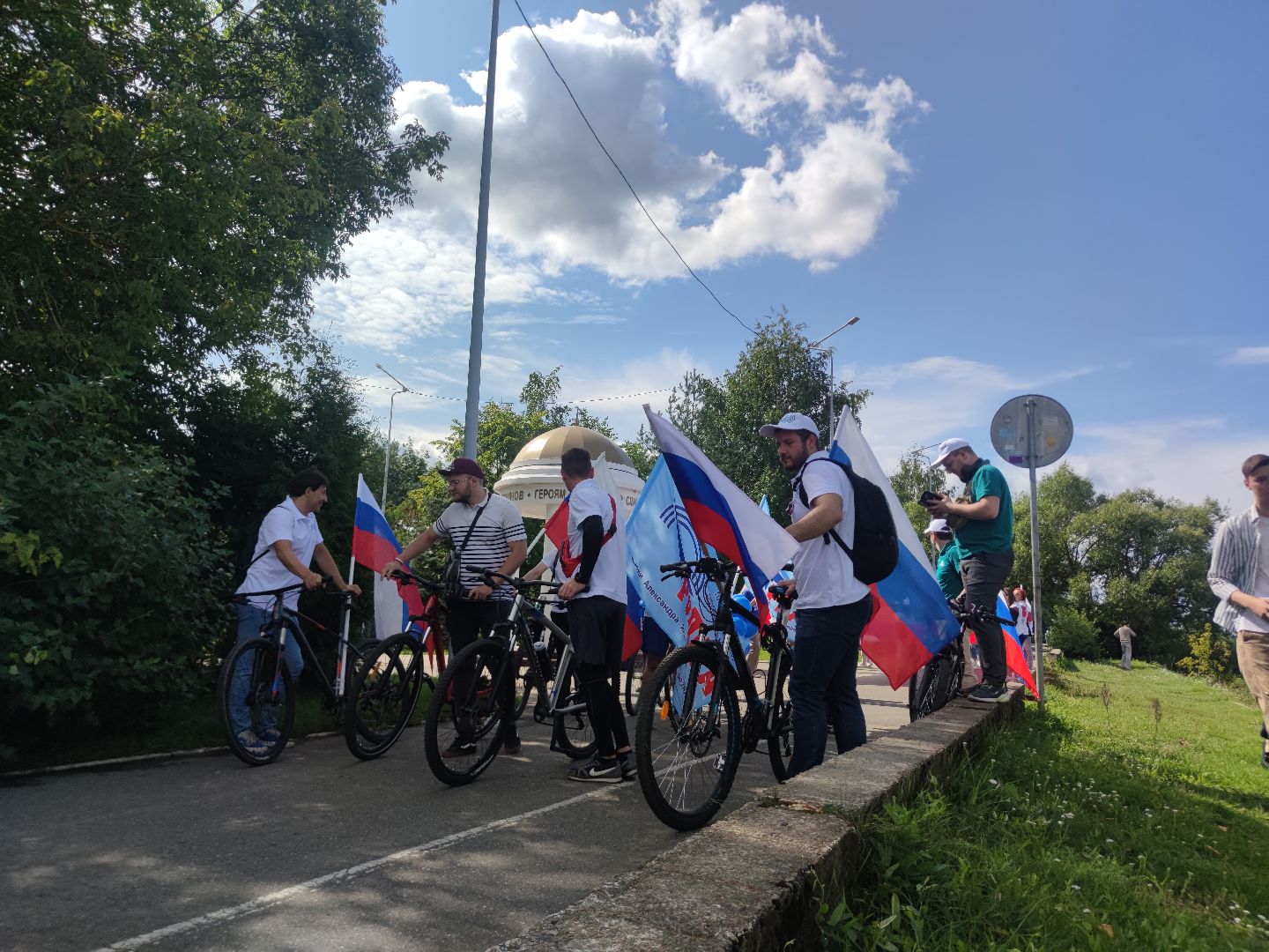 День российского флага, триколор, волонтеры, Дубна