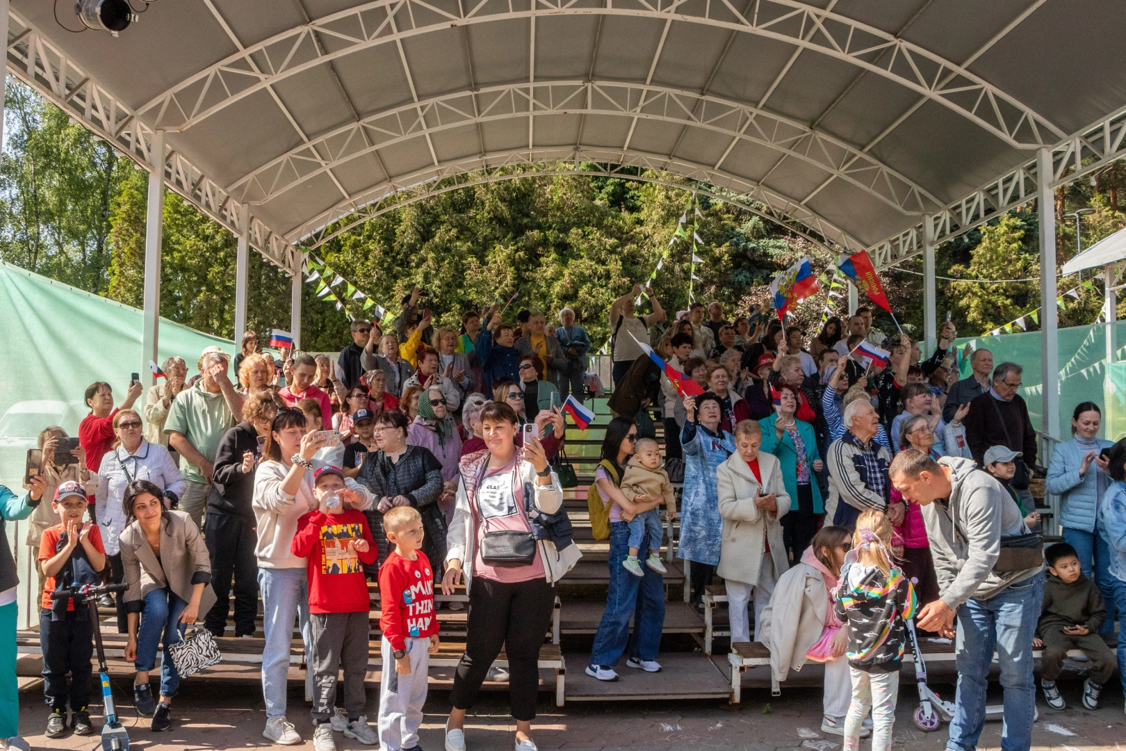 Домодедово, флаг россии, патриотизм, Российский триколор, выставка флагов, парк Елочки