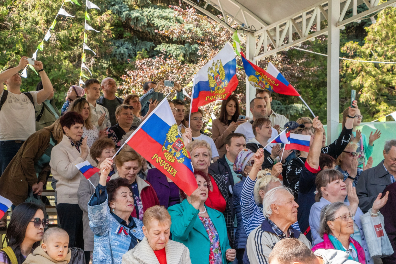 Домодедово, флаг россии, патриотизм, Российский триколор, выставка флагов, парк Елочки